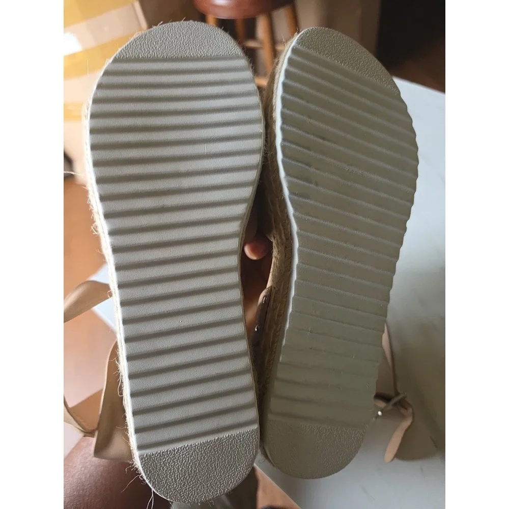 Cushionaire Miranda Platform Wedge Sandals Size 8.5